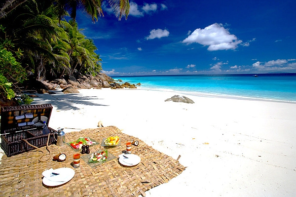 Fregate Island beach picnic
