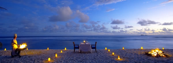 Fregate Private Island - romantic dinner on the beach