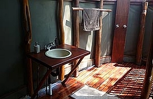 Two Mashatus Camp bathroom
