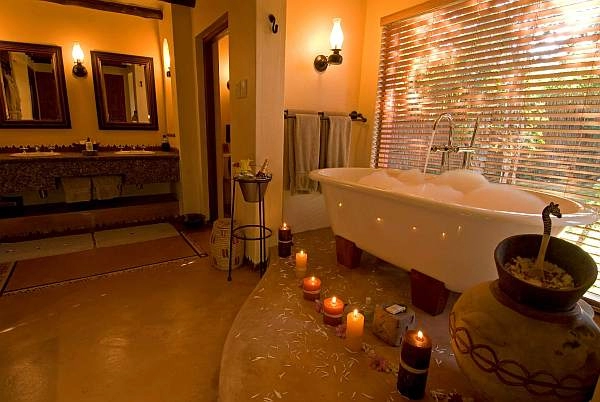 Chobe Chilwero Bathroom - romantic luxury accommodation